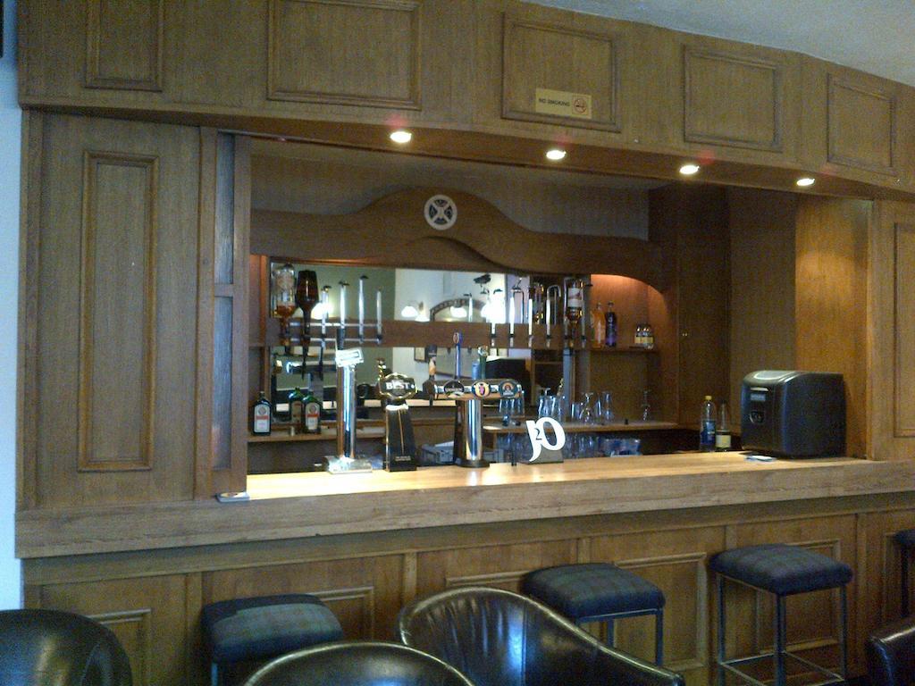 Crown Hotel Langholm Екстериор снимка