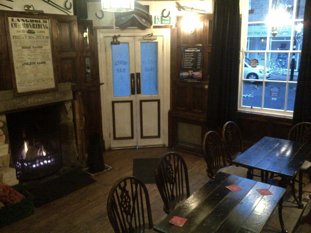 Crown Hotel Langholm Екстериор снимка