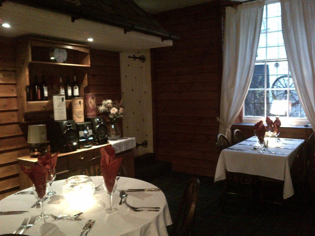 Crown Hotel Langholm Екстериор снимка