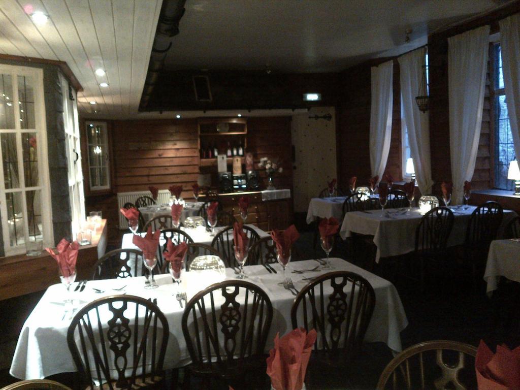 Crown Hotel Langholm Екстериор снимка