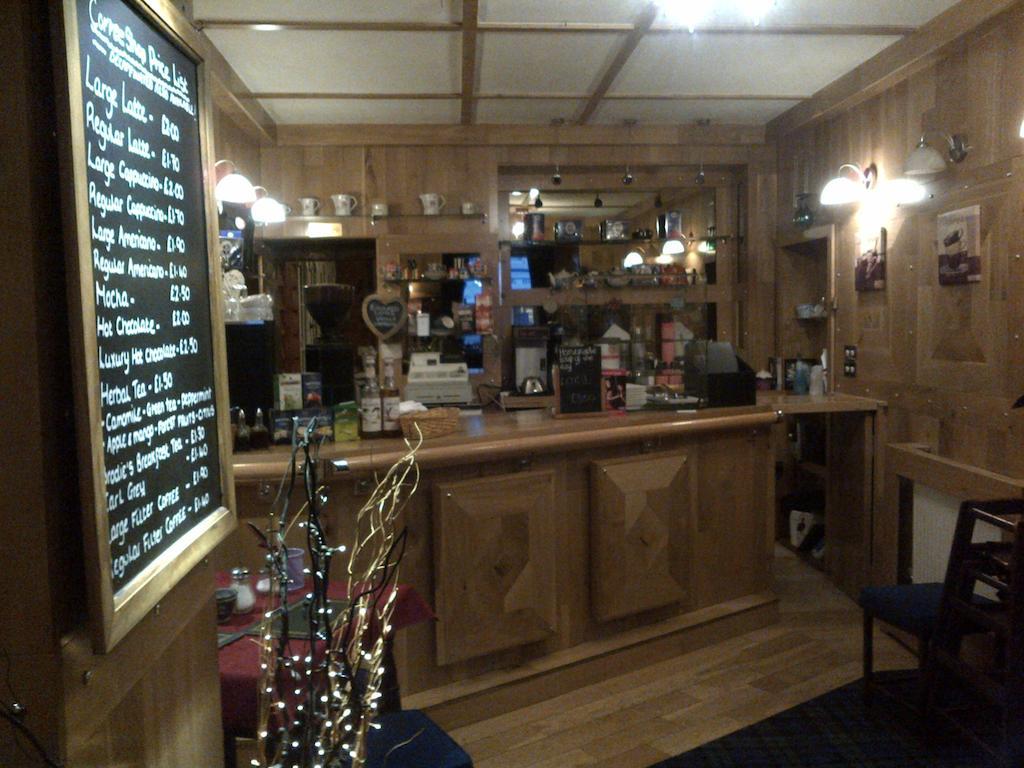 Crown Hotel Langholm Екстериор снимка
